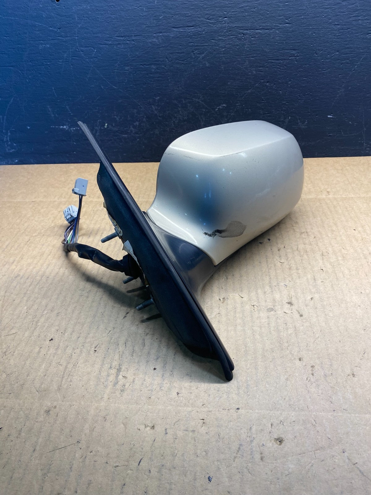 2009 to 2011 Buick Lucerne Left Driver LH Side View Door Mirror OEM AC2865 DW1