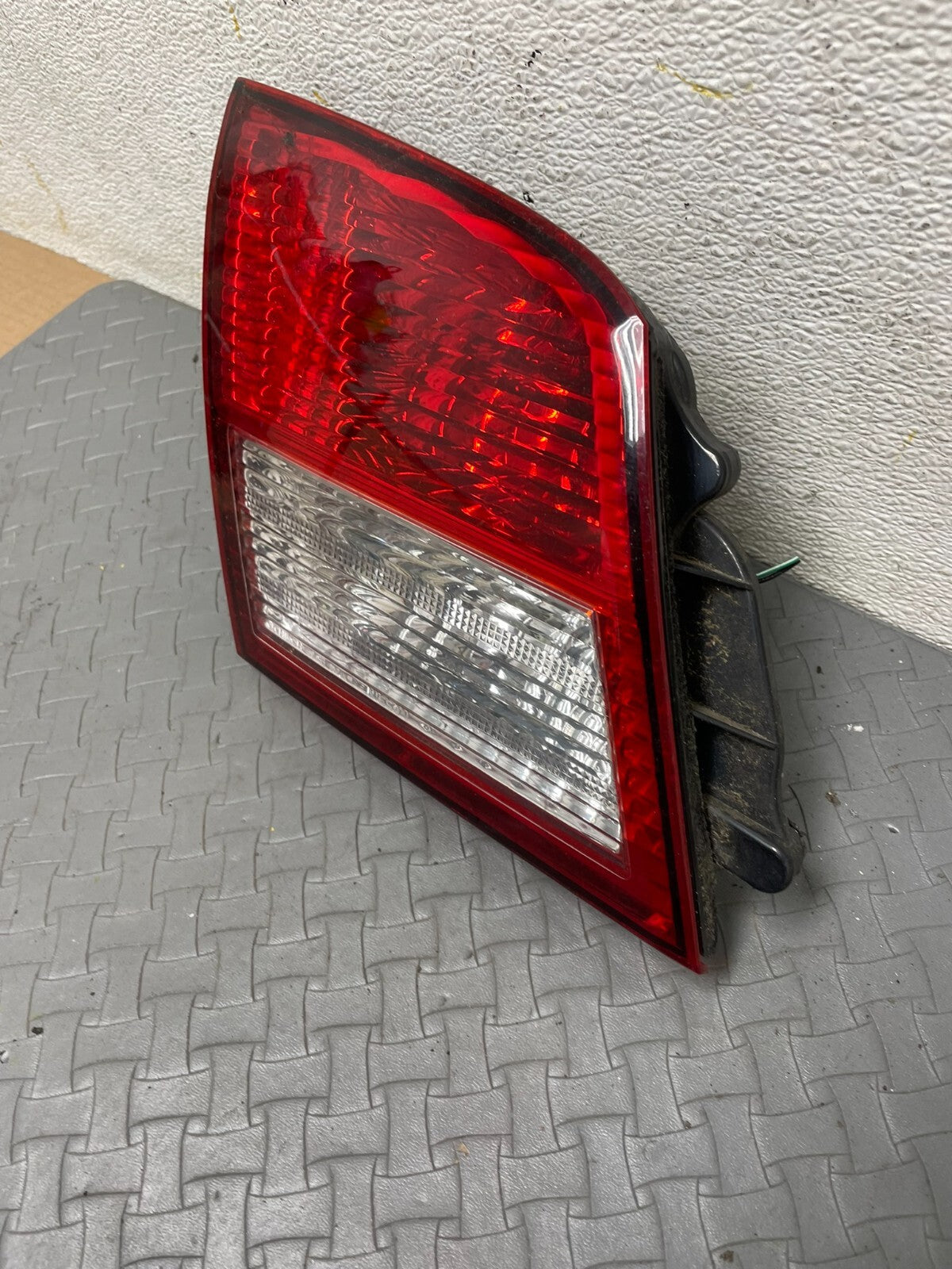 2002-2004 Infiniti i35 Inner Light Left Driver Side Tail Light OEM A5686 DG12