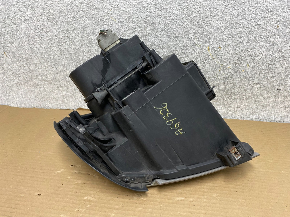2004 to 2009 Cadillac SRX Right RH Side Xenon Headlight AG9326 DW4