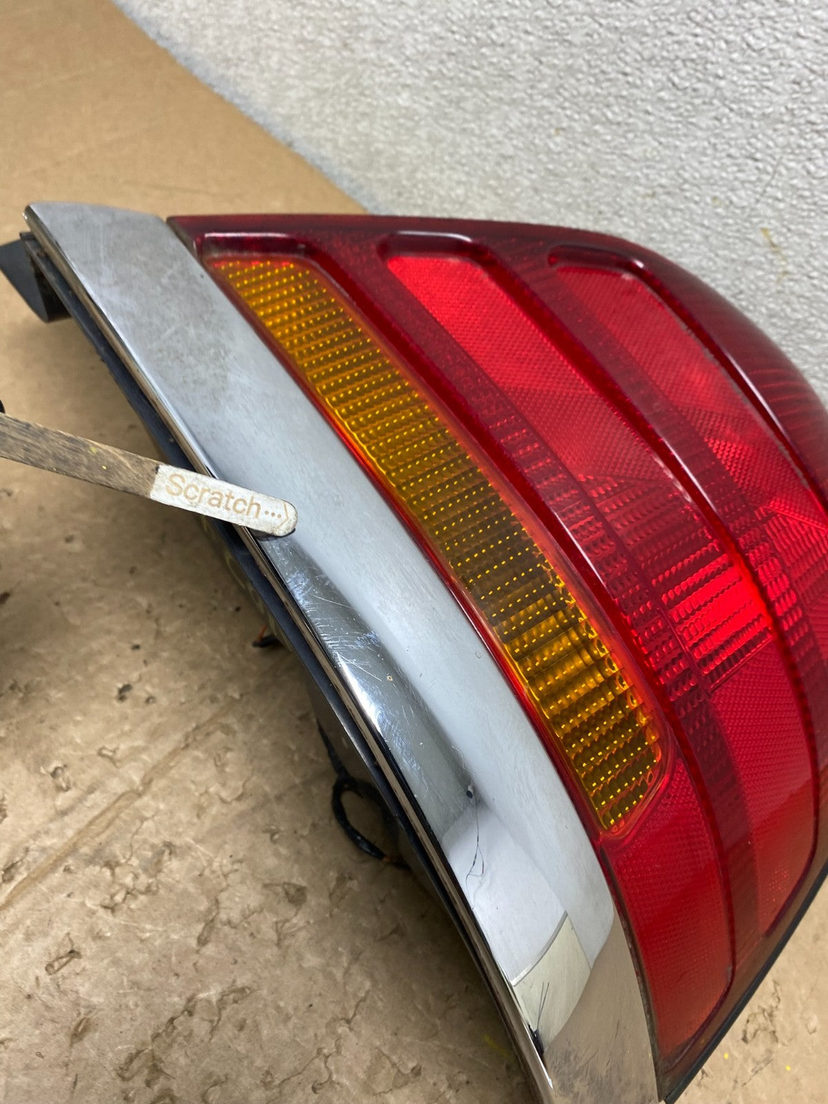 1998-2003 Ford Crown Victoria Right Passenger Rh Side Tail Light Oem V0292 DW4