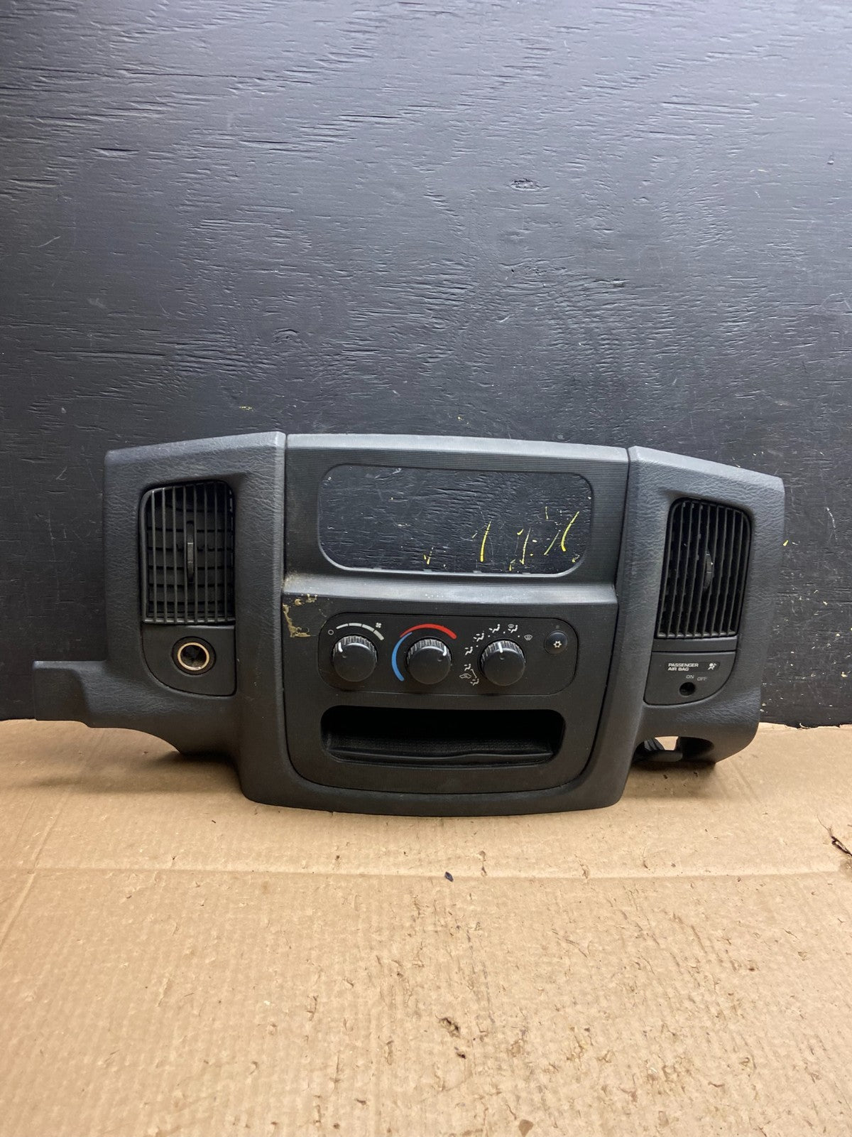 2002 to 2005 Dodge Ram Radio Climate Control Dash Air Vent Bezel Trim Y5564 DG0