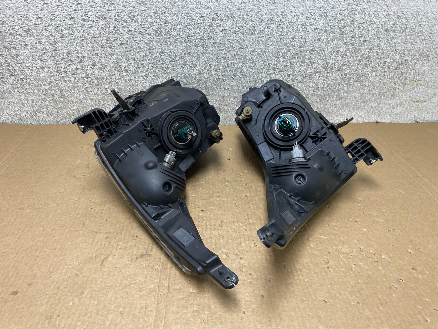 2011 to 2015 Chevrolet Cruze Halogen Left+Right Set Headlights V1239 DW12