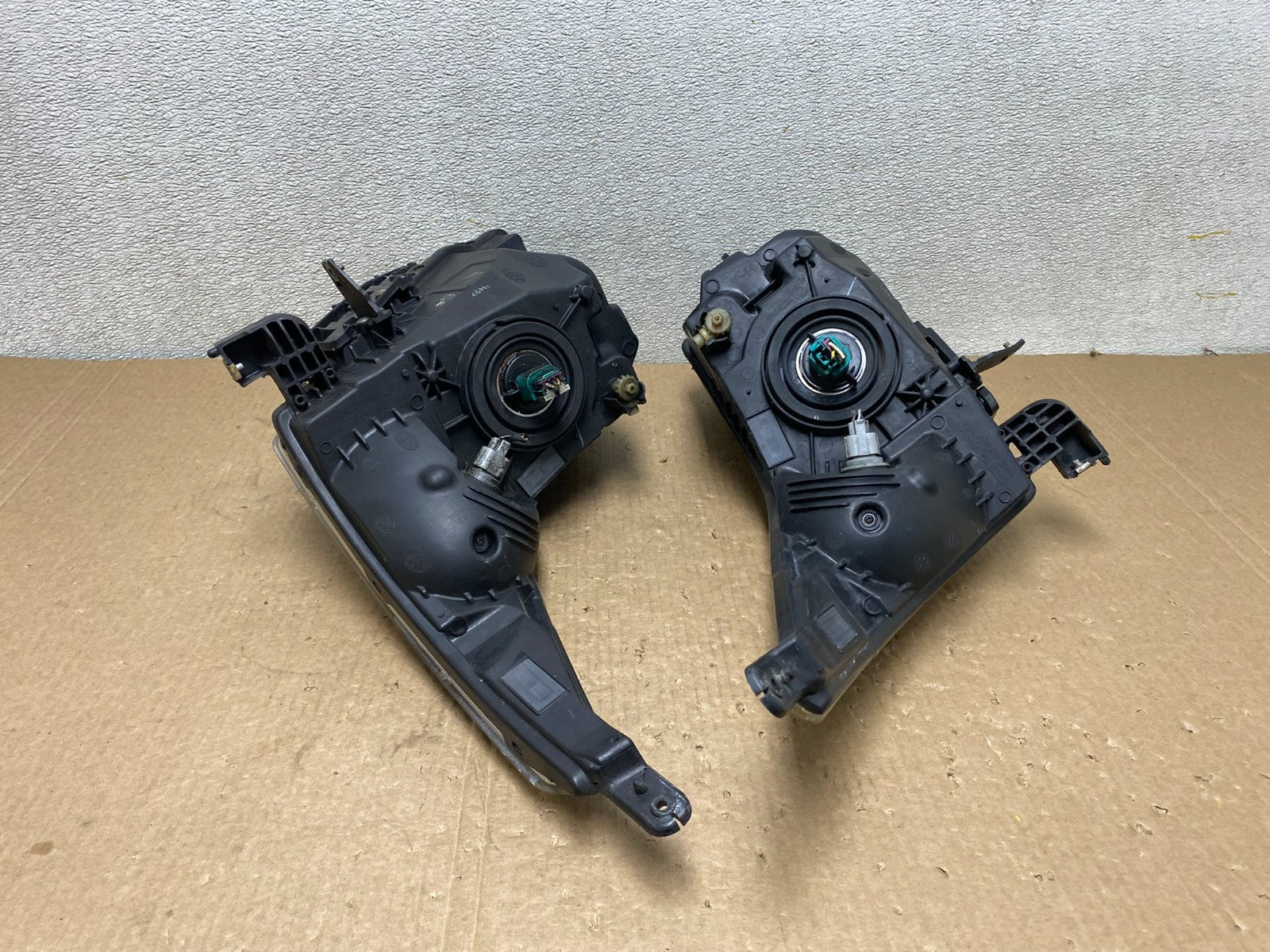 2011 to 2015 Chevrolet Cruze Halogen Left+Right Set Headlights V1239 DW12