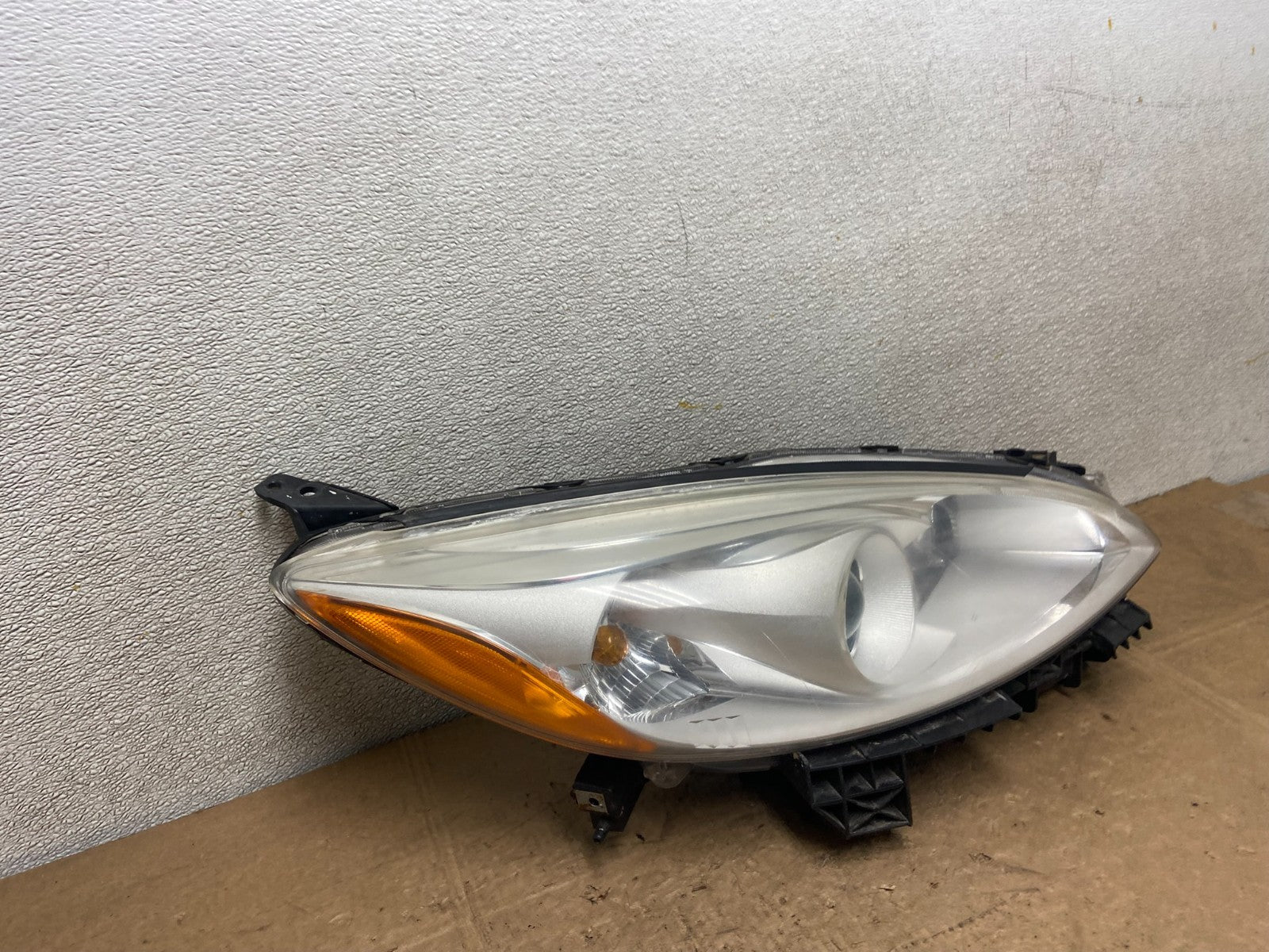 2012 to 2015 Mazda 5 Right Passenger RH Headlight Halogen Lamp Y6867 DW2
