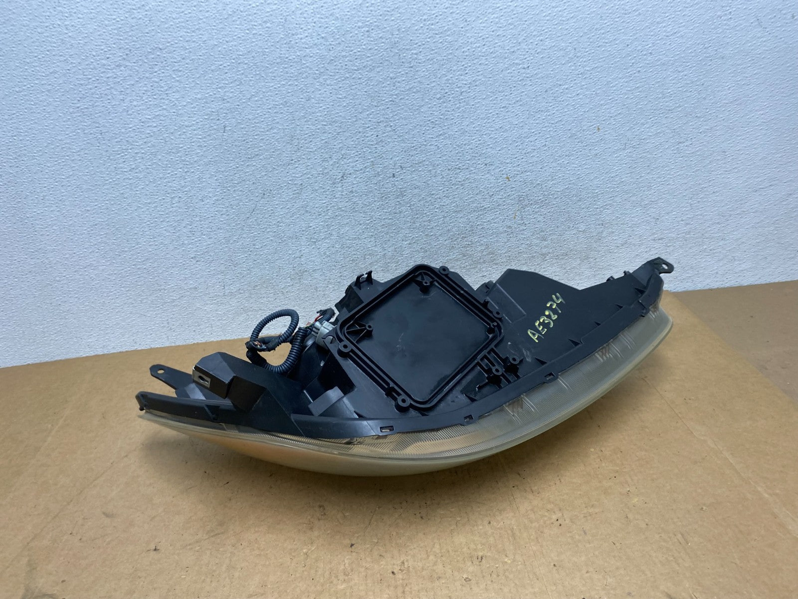 2004-2005 Toyota Sienna Left Driver LH Side Halogen Headlight AE3274 DW7