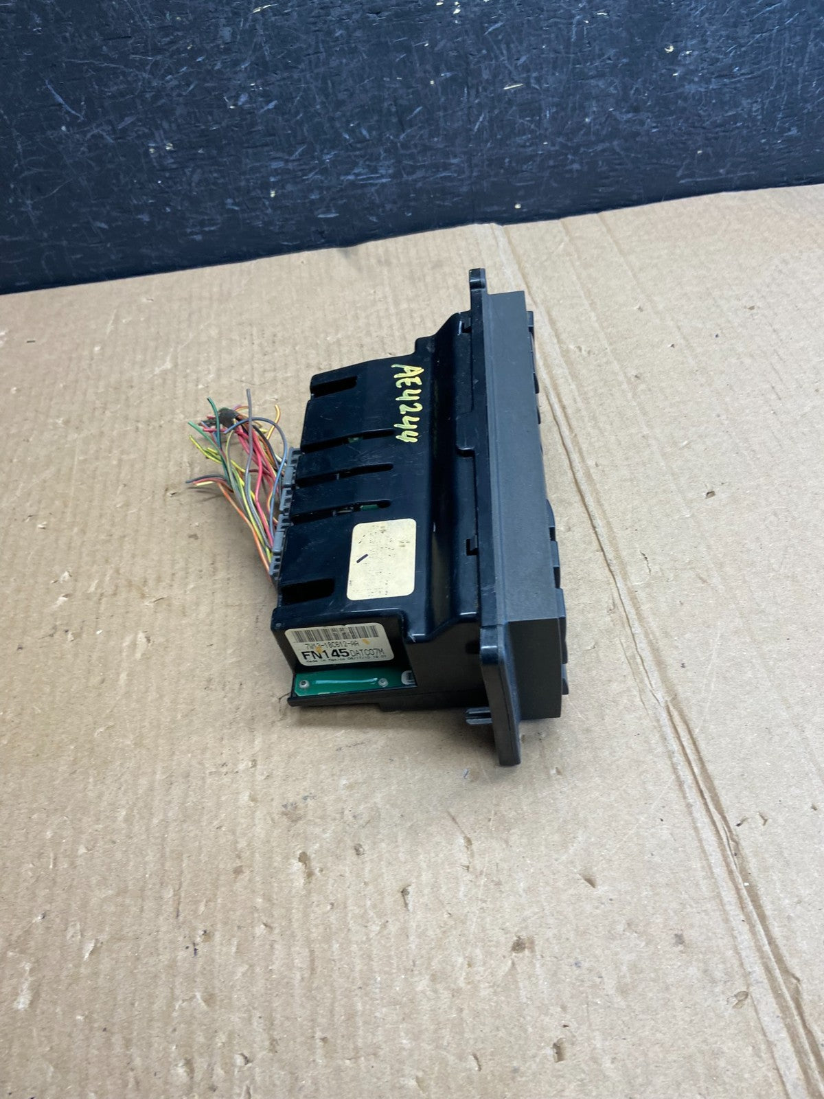 2003 to 2006 Lincoln Town Car Climate Control Panel ae4244 DG1