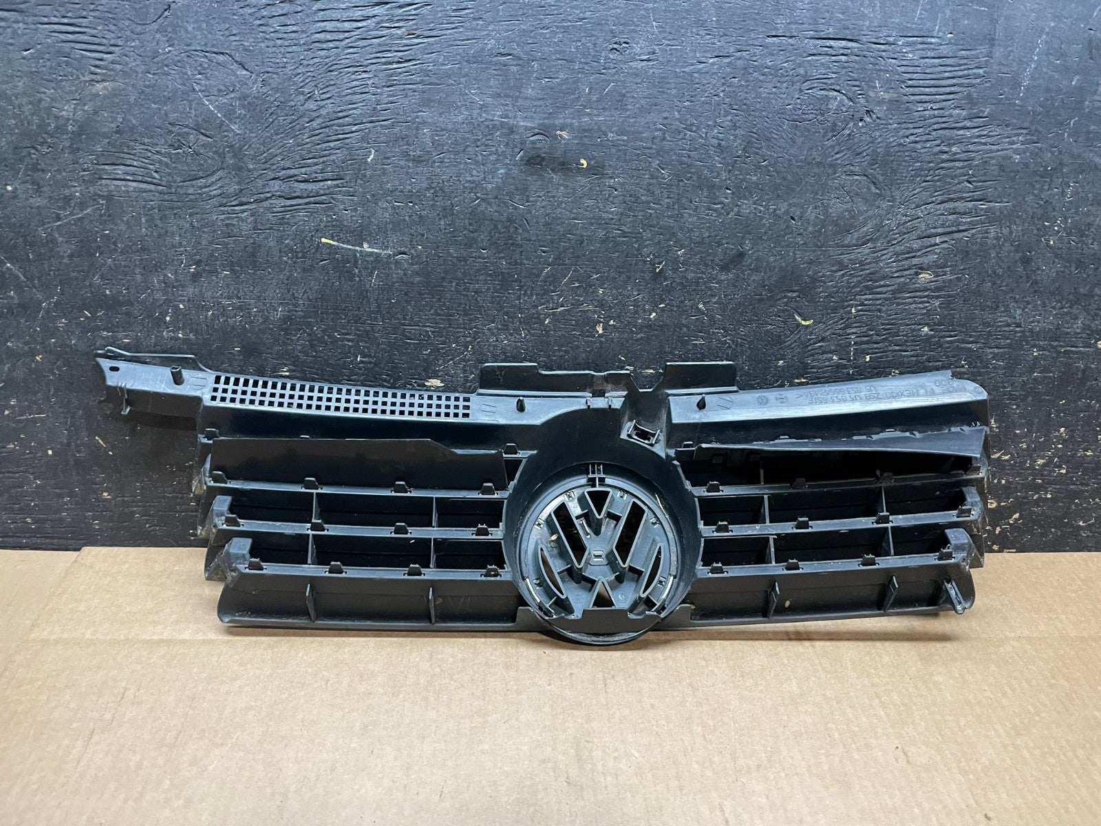 1999-2005 Volkswagen Jetta Front Upper Grille Grill Chrome OEM AA9016 DG4