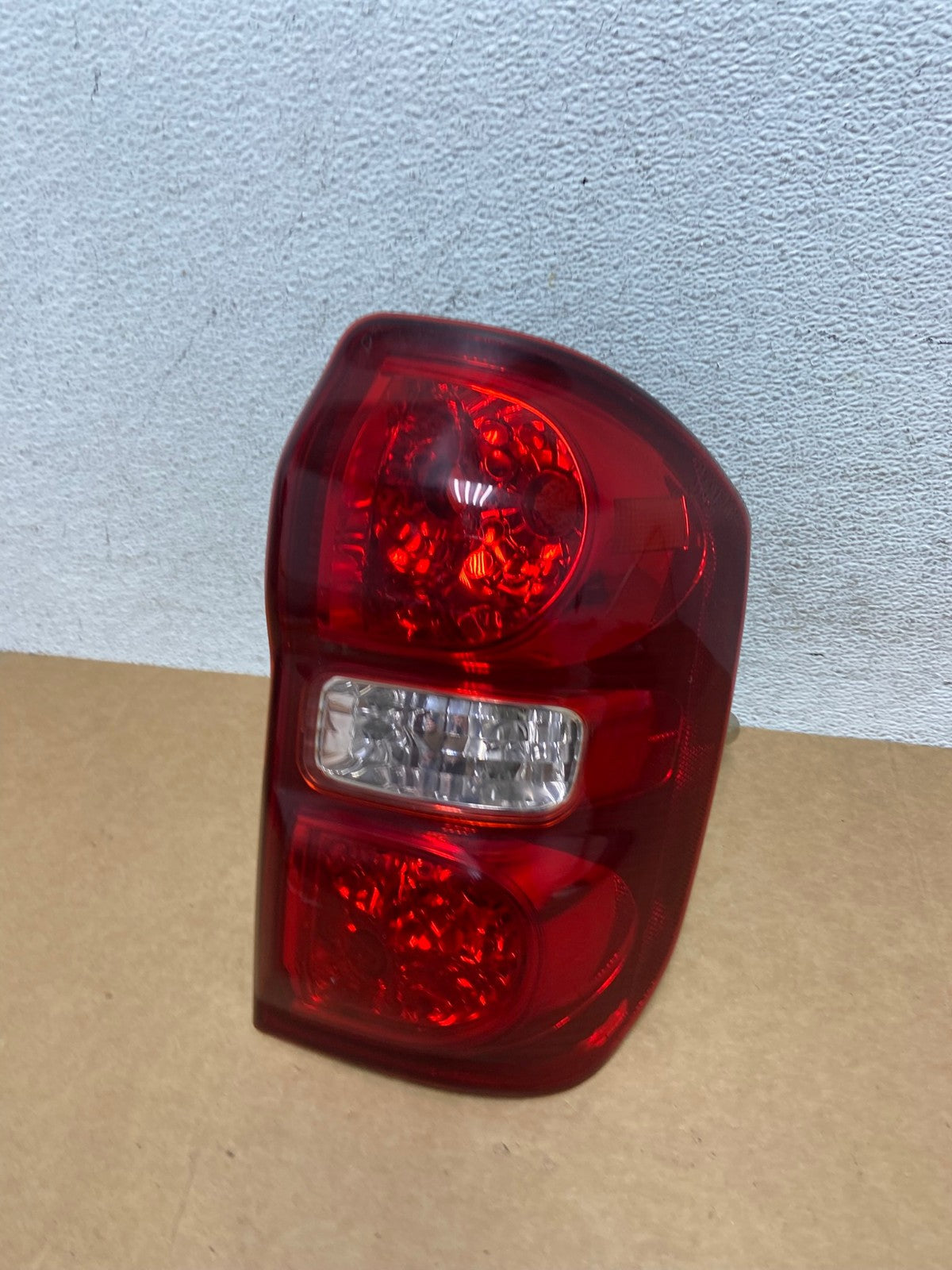 2004 2005 Toyota RAV4 Right RH Passenger Side Tail Light AE2916 LK0