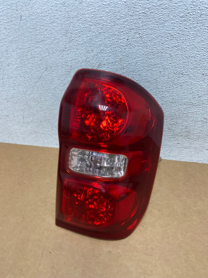 2004 2005 Toyota RAV4 Right RH Passenger Side Tail Light AE2916 LK0