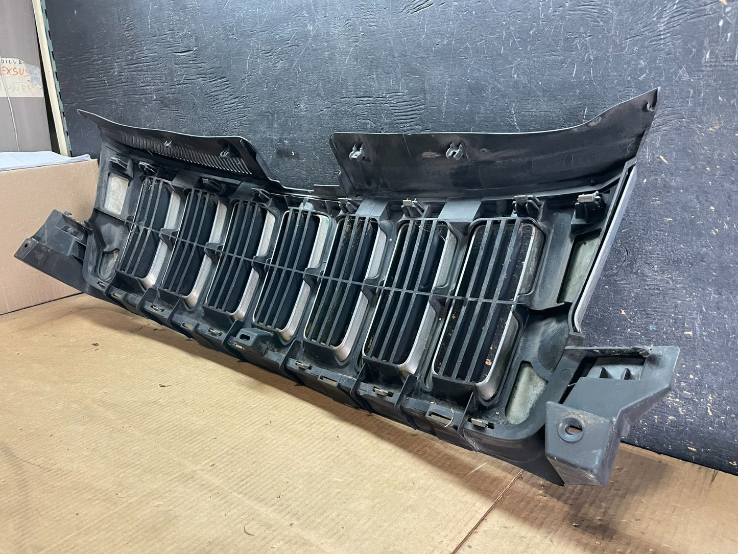 2011 to 2013 Jeep Grand Cherokee Front Upper Grill Grille OEM AA9068 DG5