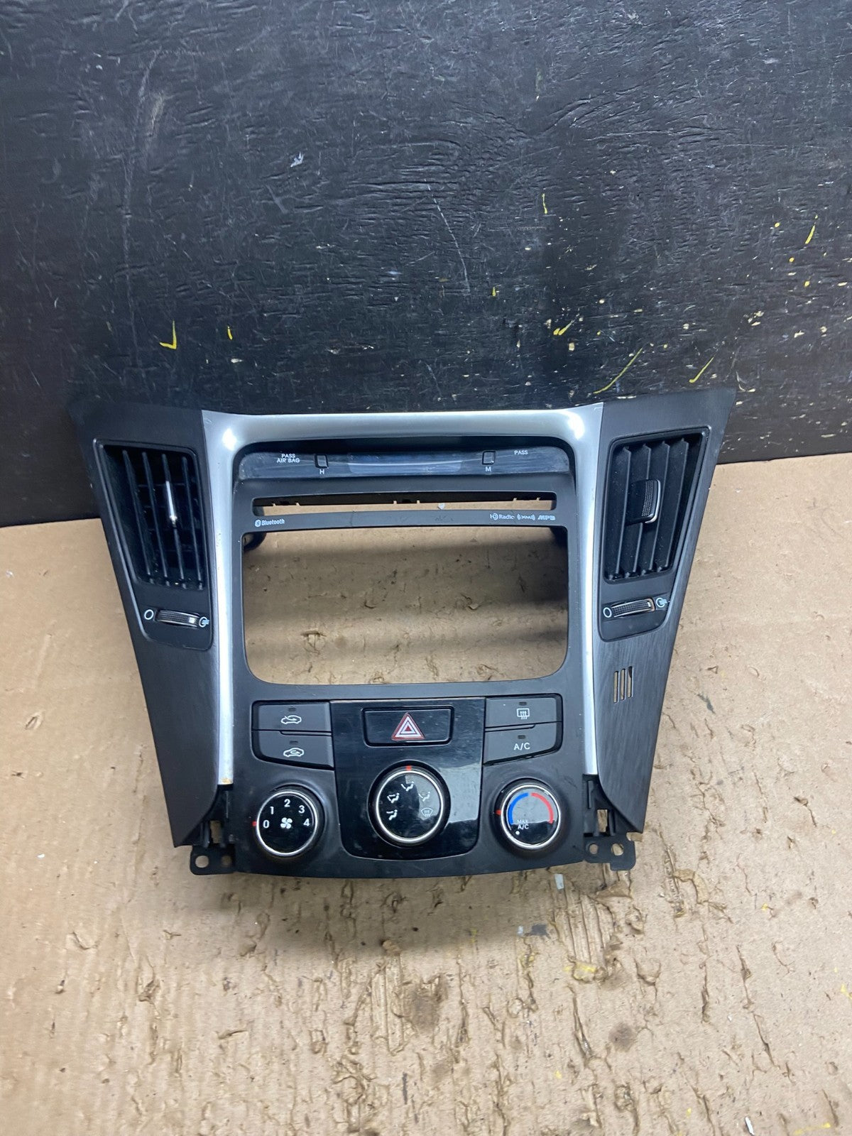 2011 to 2014 Hyundai Sonata Center Radio Climate Control Air Vent Bezel T8879 DG0