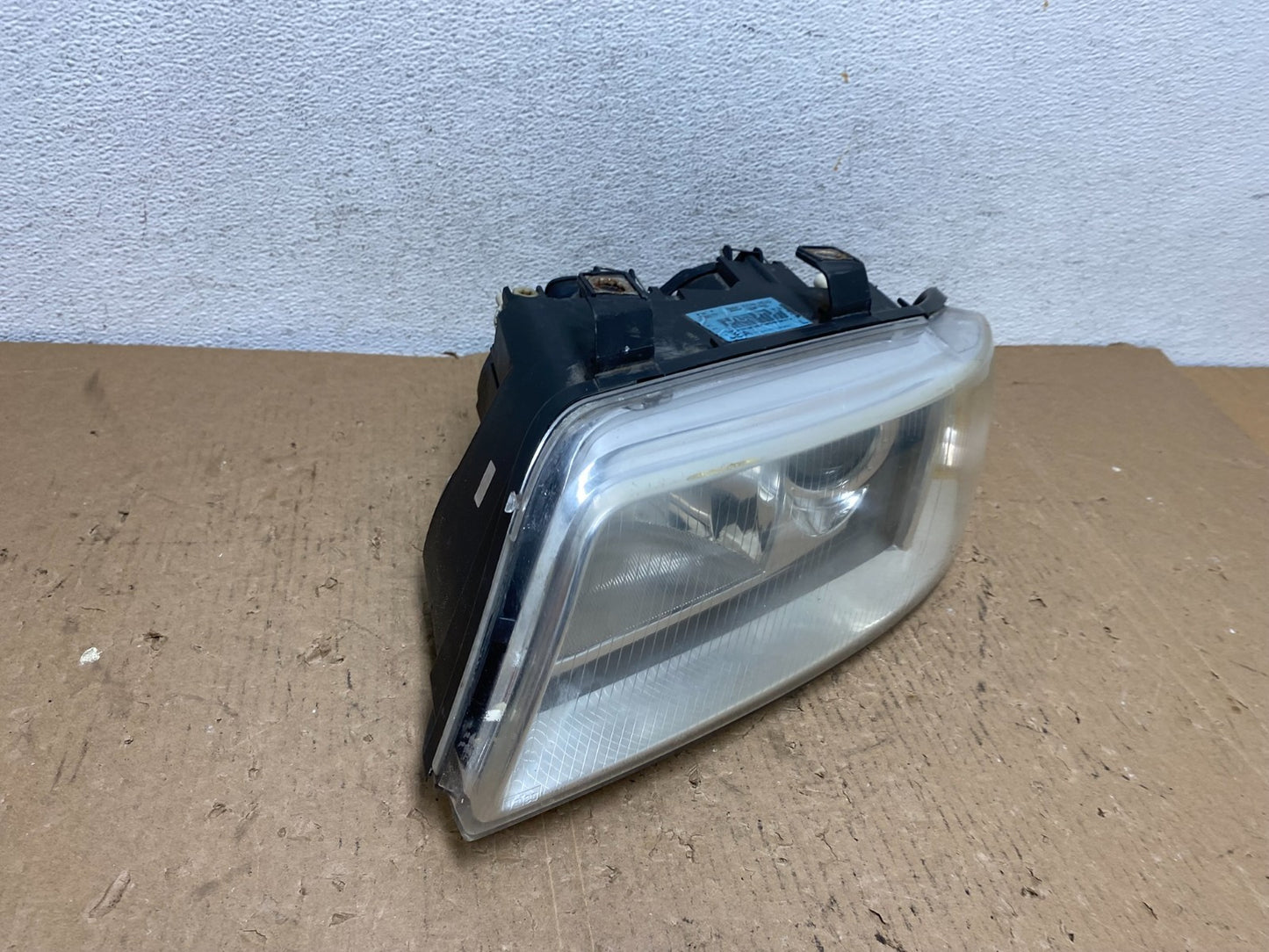 1999 to 2002 Audi A4 Left Driver LH Side Headlight AD8765 DW2