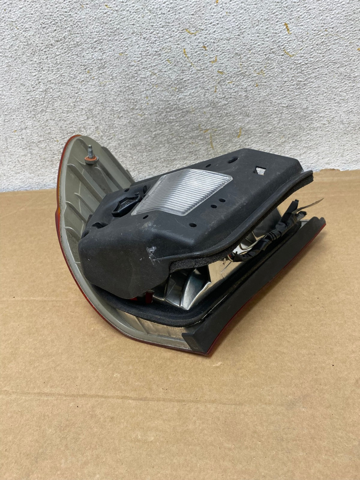 2002 - 2005 BMW 3 E46 Series Left Driver LH Side Tail Light AH8187 LK5