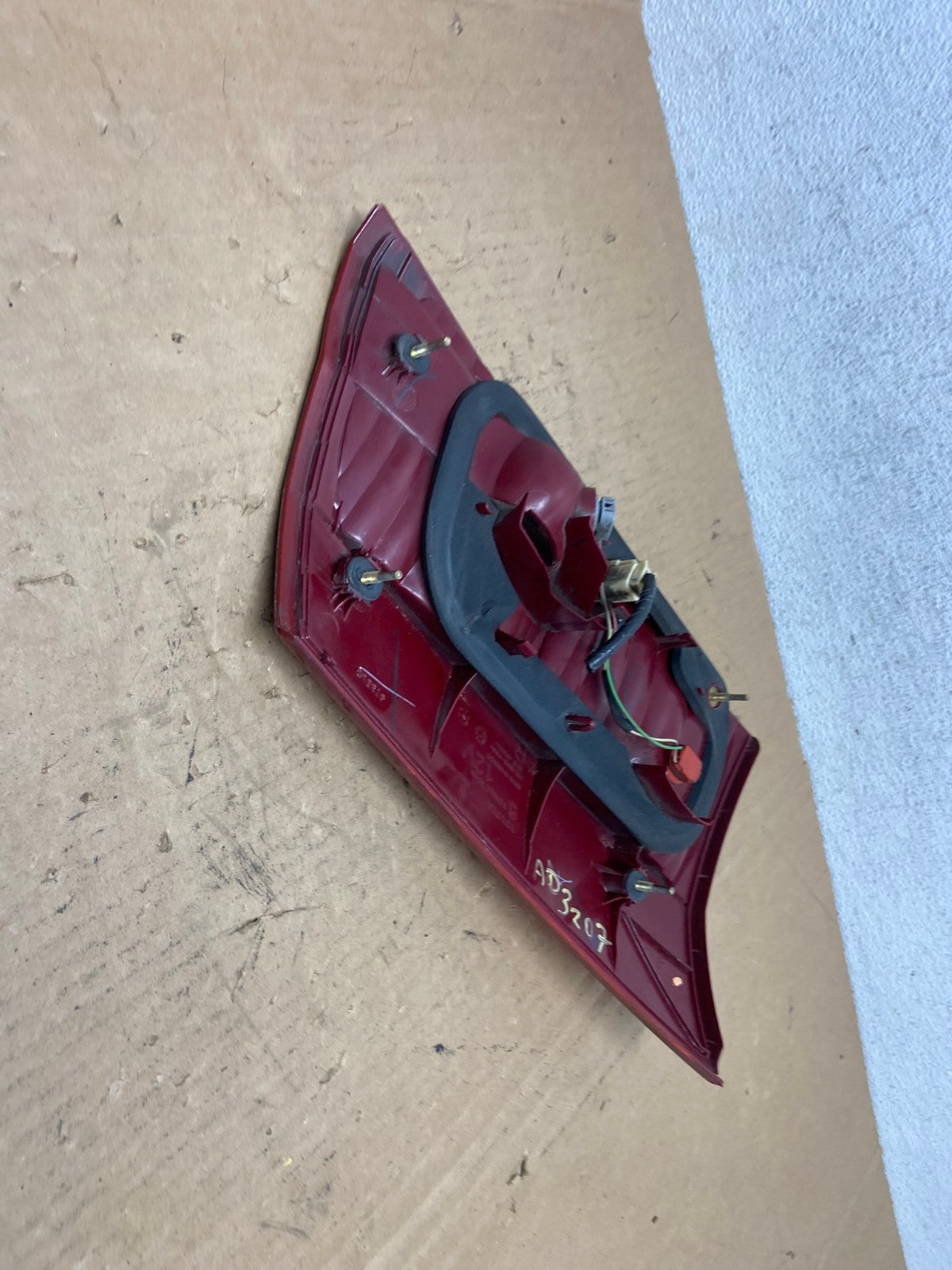2004-2005 Toyota Sienna Right Passenger RH Side Inner Tail Light AD3207 LK6