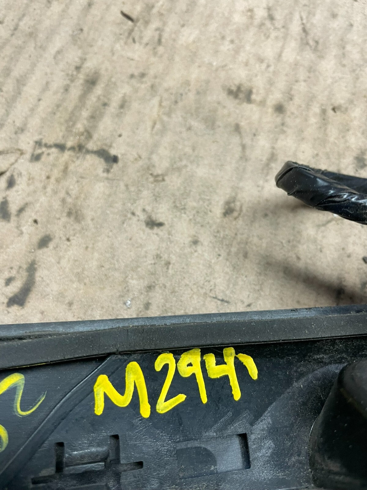 2016 - 2019 Ford Explorer Interceptor Rear Tailgate Molding With Camera M2941 DG9