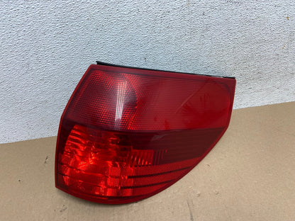 2004-2005 Toyota Sienna Right Passenger Rh Side Tail Light AE7230 LK0