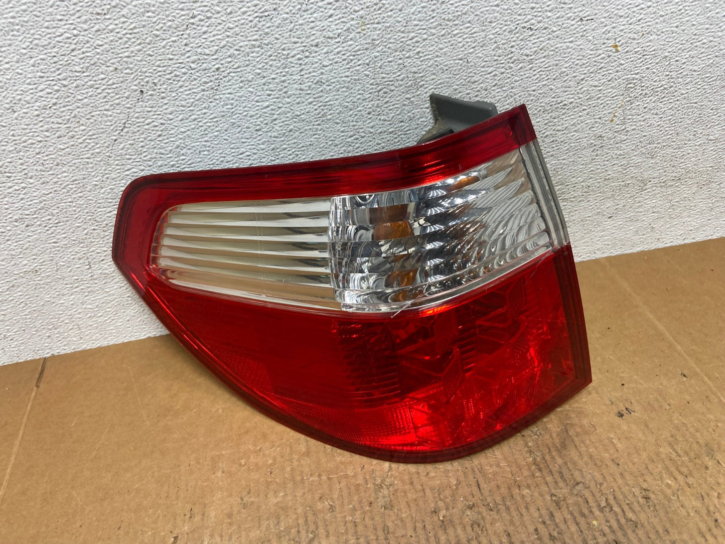 2005 2006 2007 Honda Odyssey Left Driver LH Side Tail Light AE2618 LK0