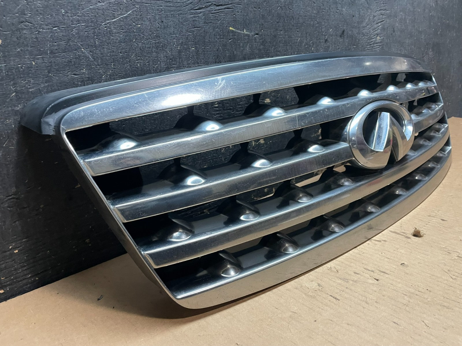 2006 2007 2008 Infiniti Fx35 Front Upper Grill Grille W/ Emblem OEM AA2397 DG1