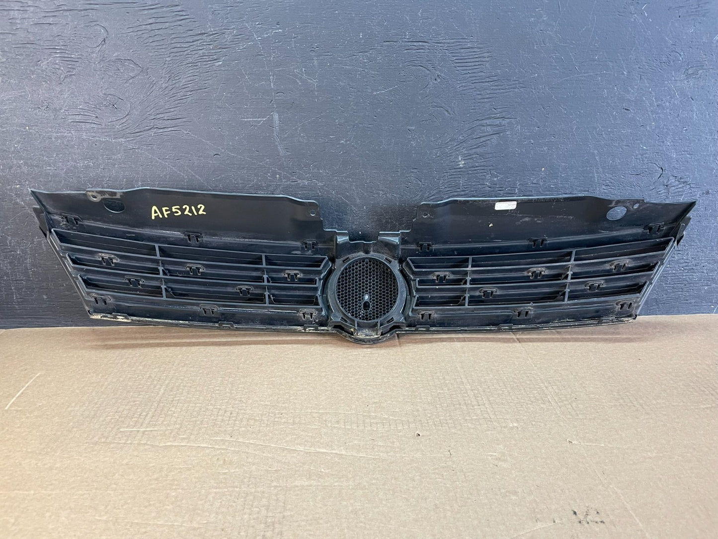 2011 to 2014 Volkswagen Jetta Sedan Front Upper Grille Grill af5212 DG3