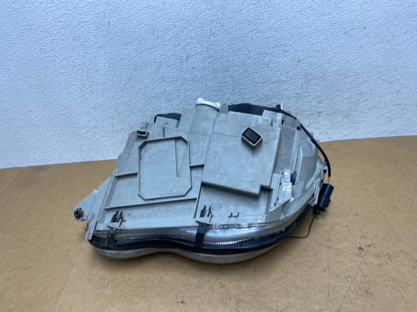 2001-2004 Mercedes-Benz C Class Halogen Right Passenger Headlight AE3005 DG11