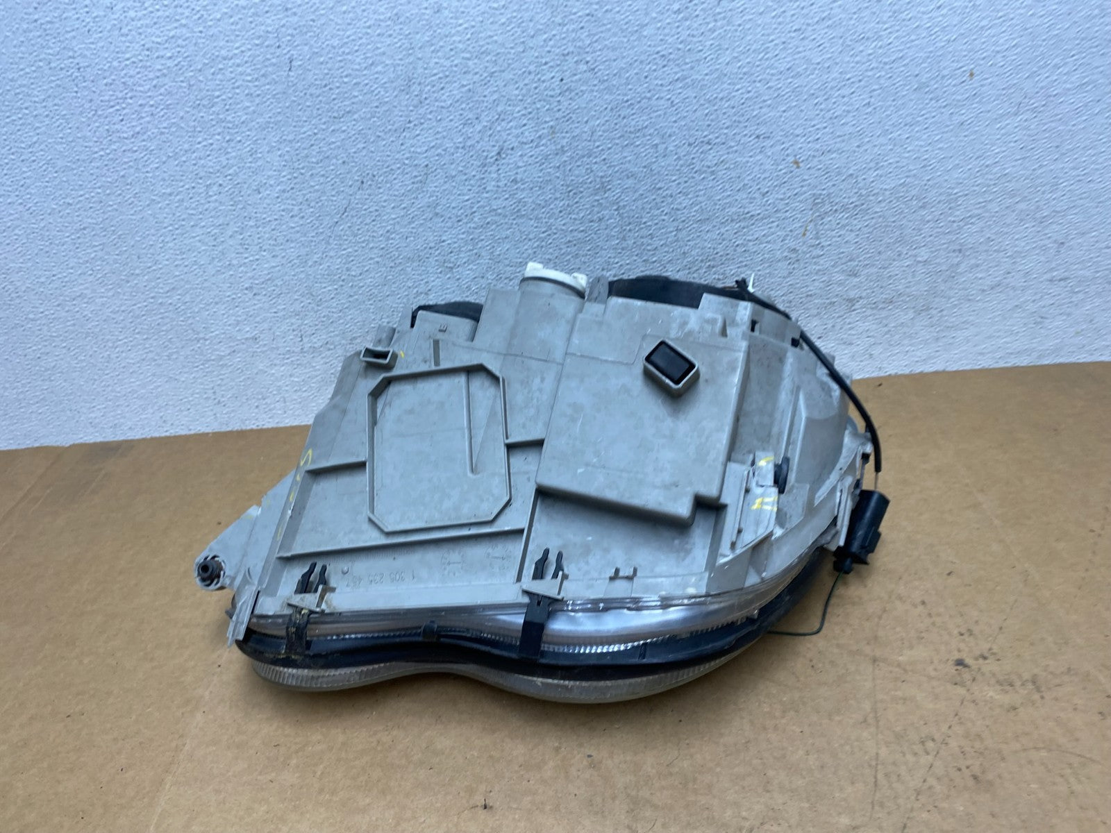 2001-2004 Mercedes-Benz C Class Halogen Right Passenger Headlight AE3005 DG11