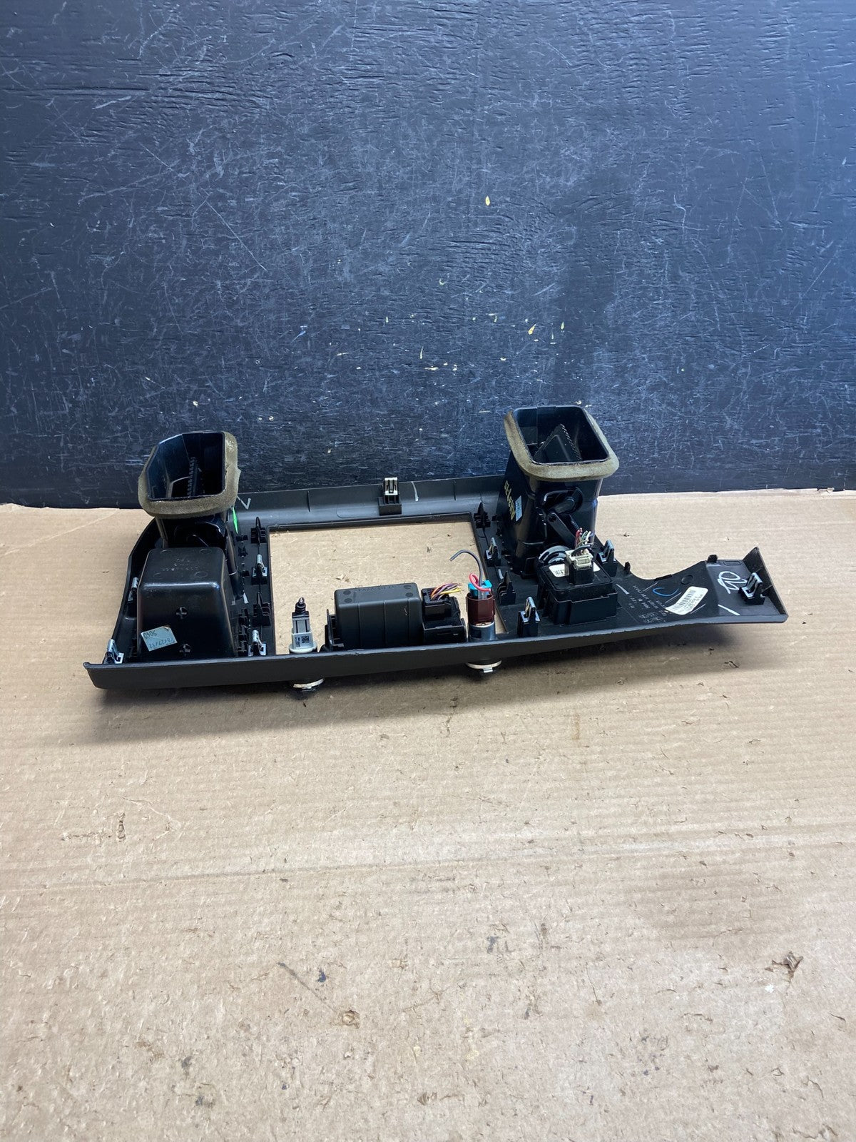 2007 to 2014 Silverado Sierra Center Dasboard Air Vent AH3975 DG3