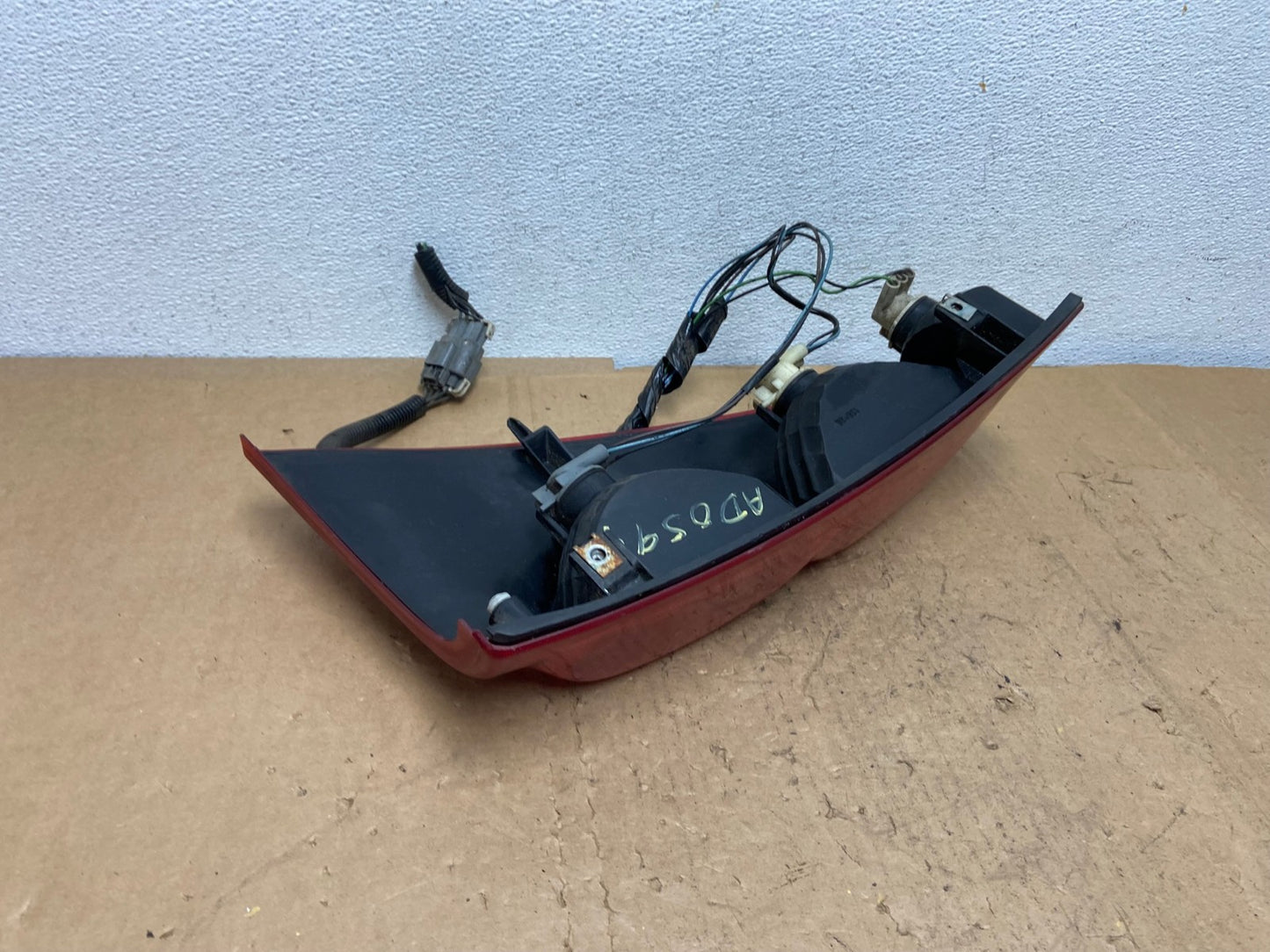 2002 to 2006 Chevrolet Avalanche Left Driver LH Tail Light AD0599 LK4