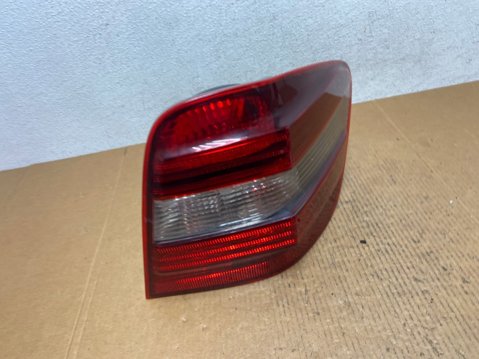 2009 to 2011 Mercedes ML350 ML-Class Right Passenger RH Tail Light AE0643 LK2