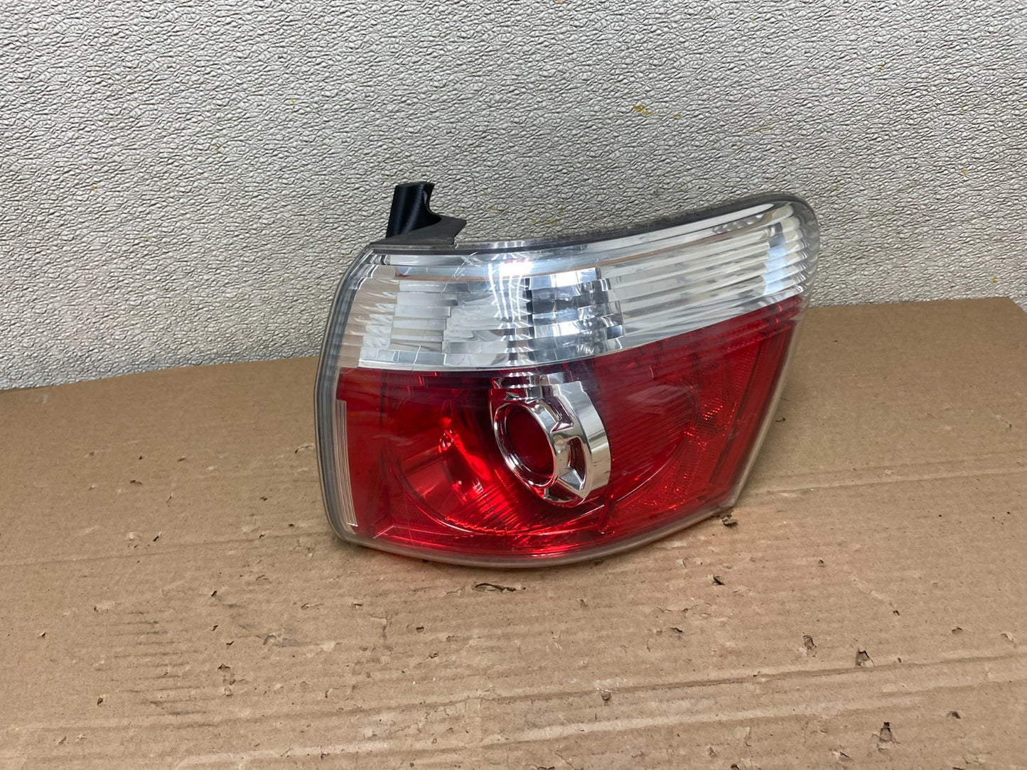 2007 to 2012 GMC Acadia Halogen Tail Light Right Passenger RH Side AB1434 LK0