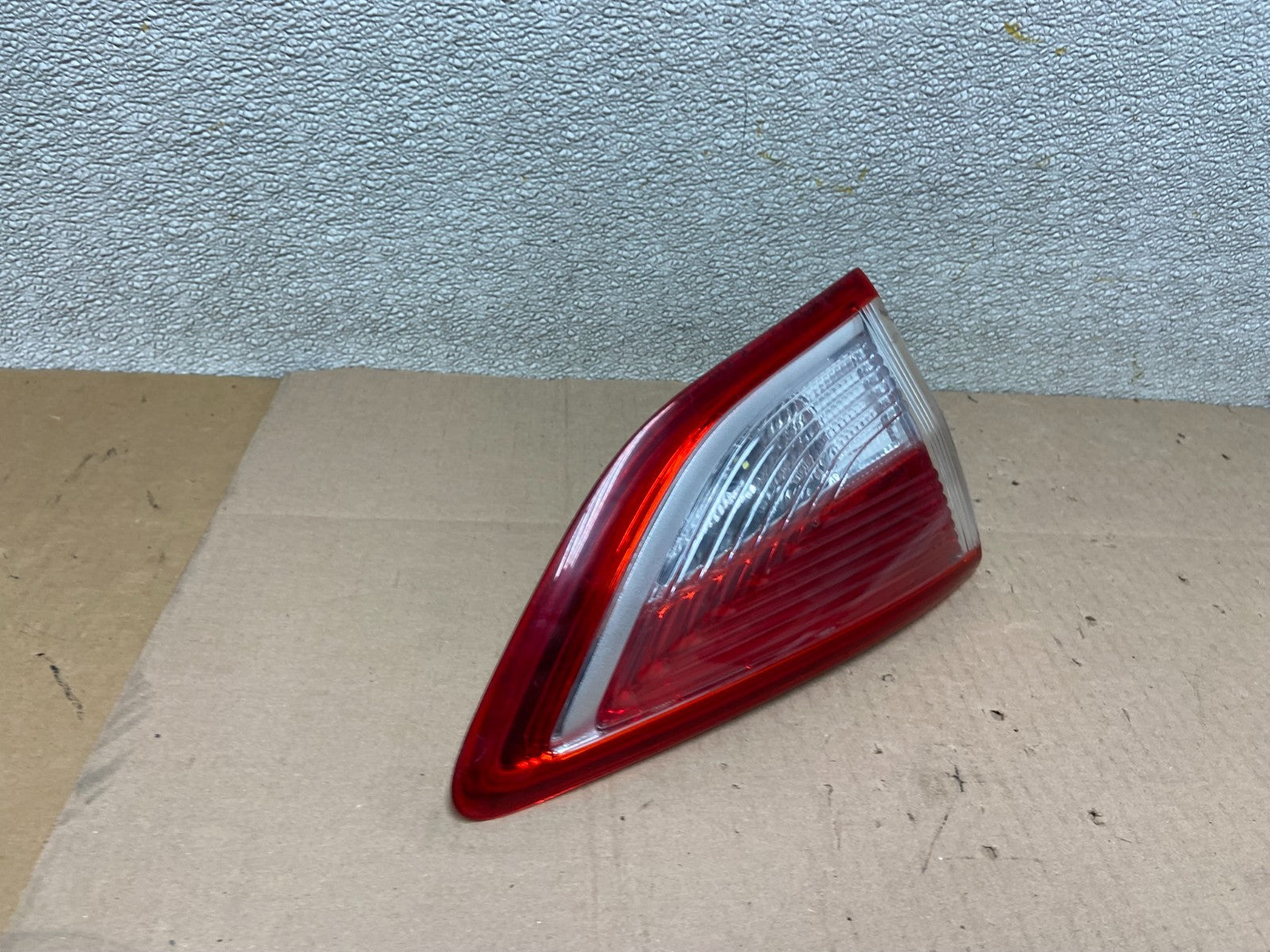 2013 to 2016 Ford Escape Left Driver LH Side Inner Tail Light OEM AA0260 DW2