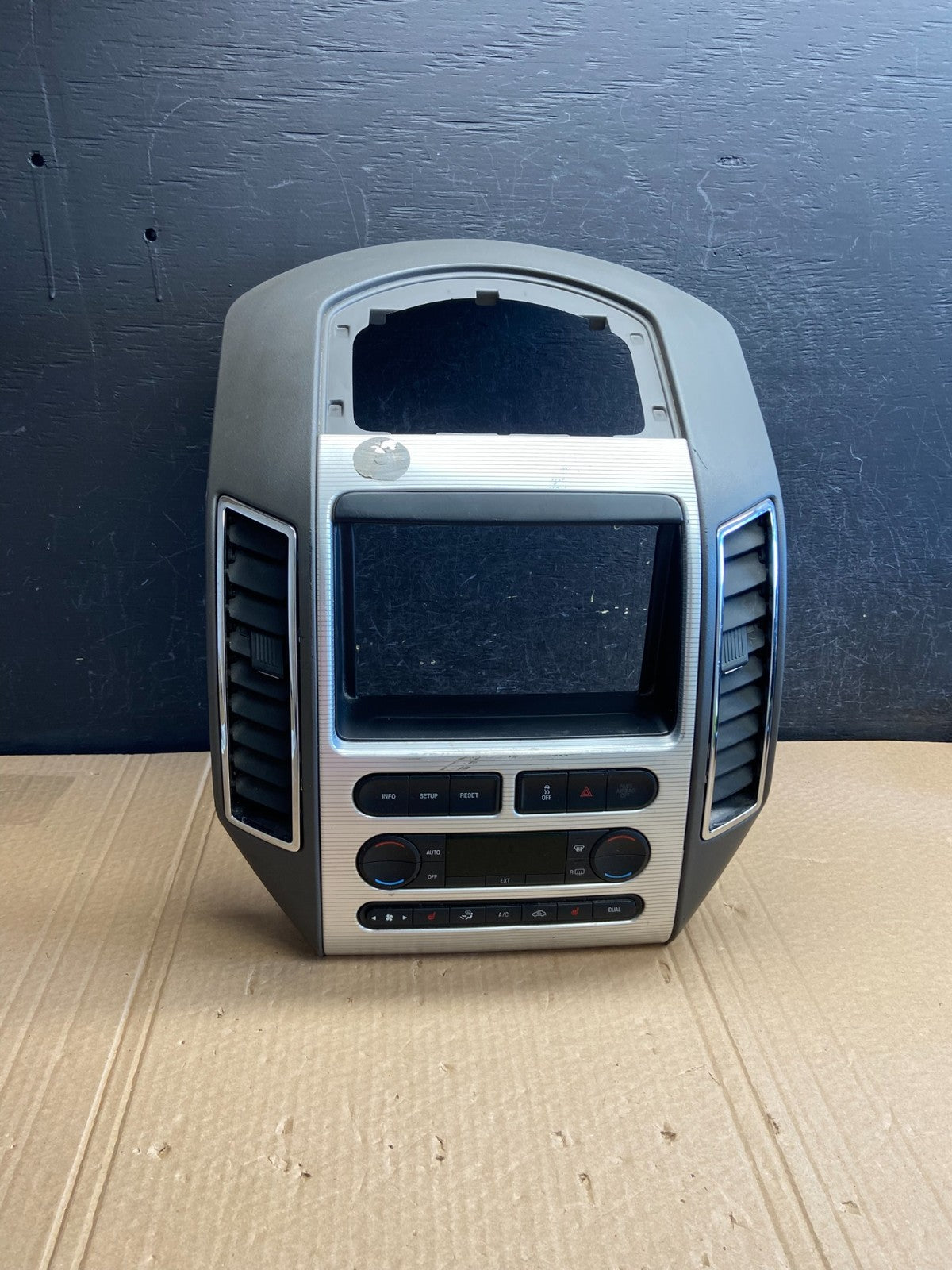 2007 - 2010 Ford Edge Heater Climate Control Radio Control Dash Bezel af6159 DG0