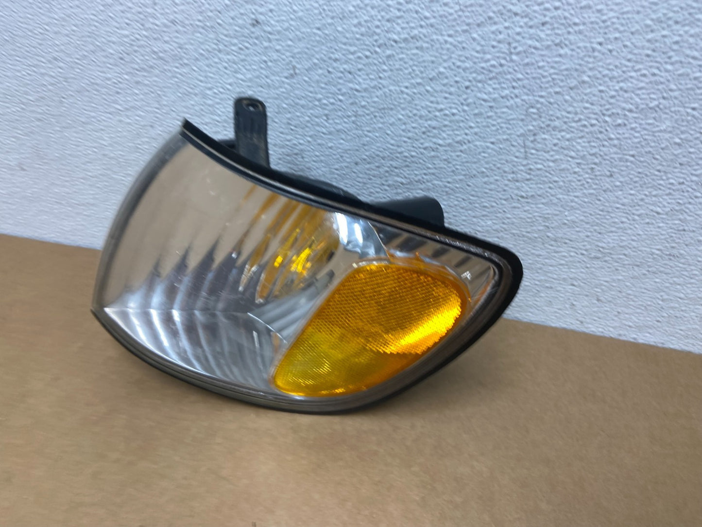 2001 to 2003 Toyota Sienna Turn Signal Left Driver LH Lamp AC1701 DW1