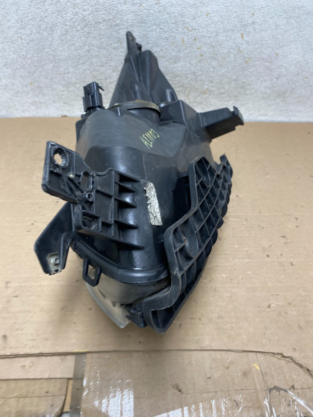 2013 - 2016 Ford Escape Headlight Right Passenger RH Side Halogen AI1003 DW8