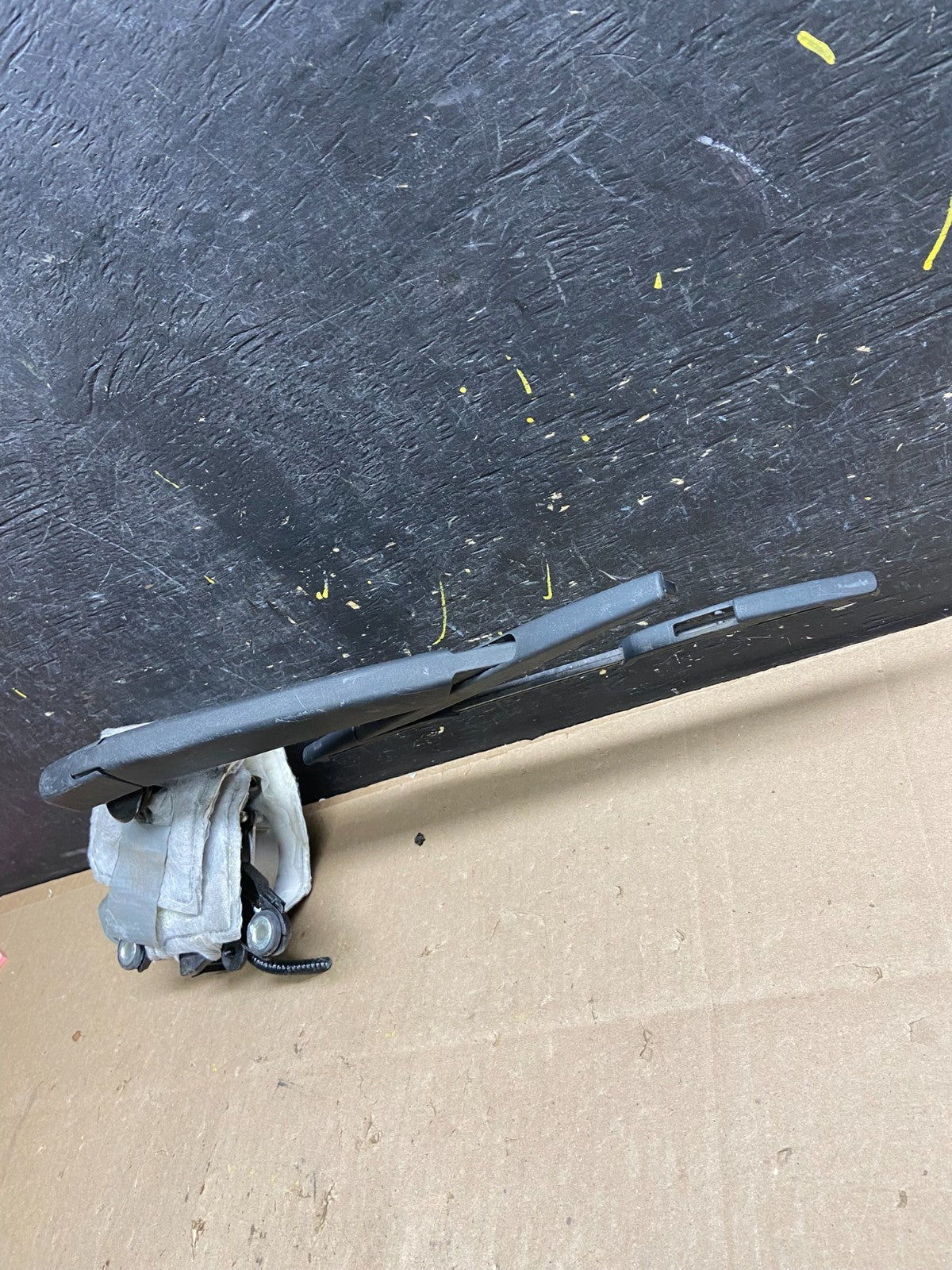 2013-2016 Nissan Pathfinder Back Door Rear Wiper Motor Wiper Blade u4738 DG2