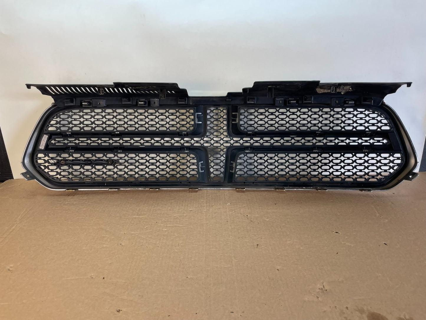 2014 to 2019 Dodge Durango Front Upper W/Emblem Grill Grille AG9823 DG3