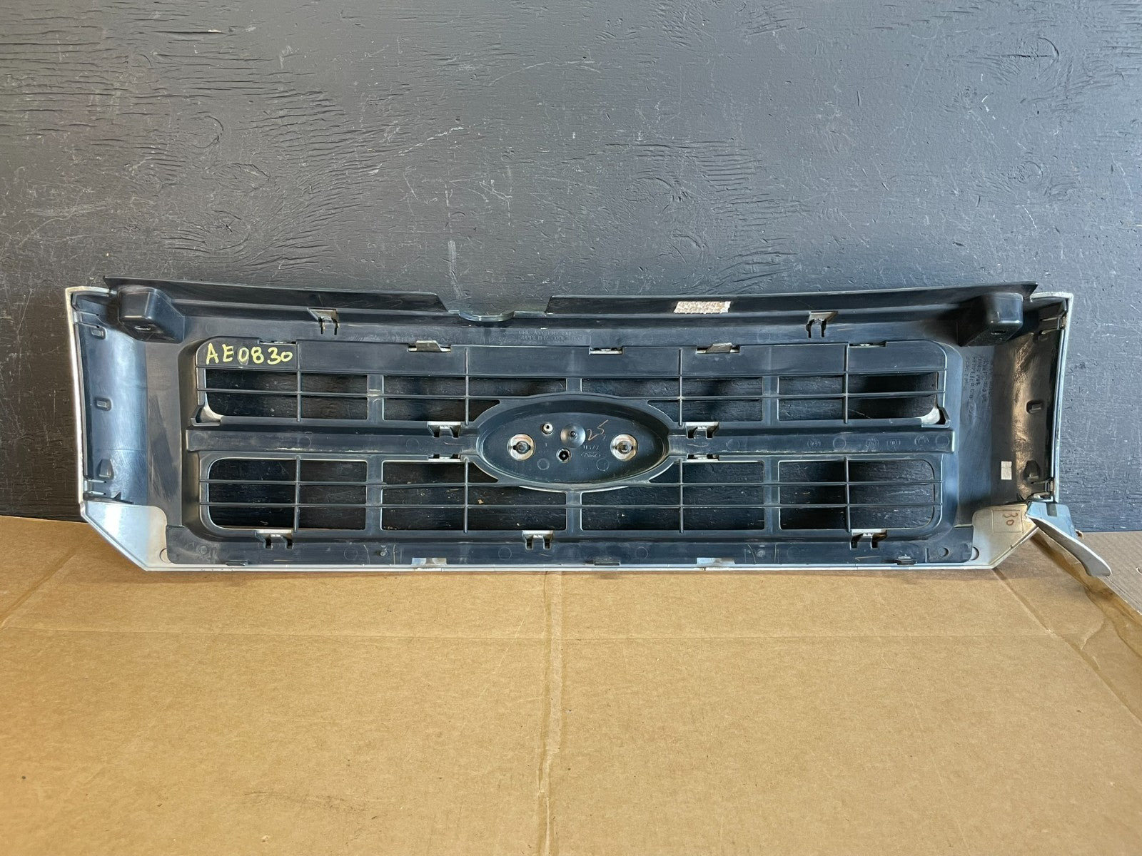 2008 to 2012 Ford Escape Front Upper Grill Grille ae0830 DG3