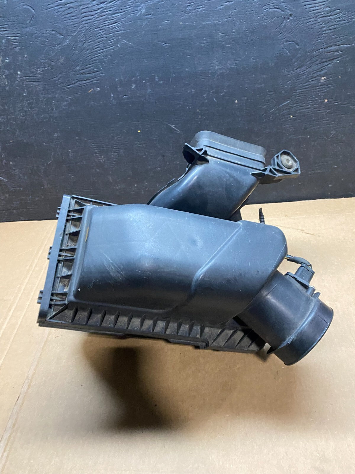2007 to 2010 Lincoln MKX 3.7L Air Cleaner Box Resonator F69562