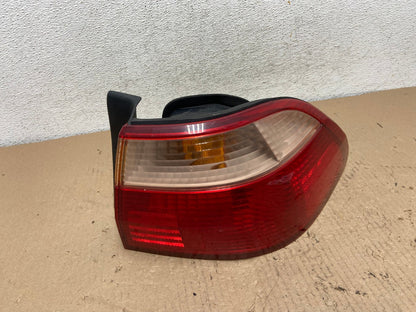 1998 to 2000 Honda Accord Sedan 4door Right RH Side Tail Light AF3300 LK0