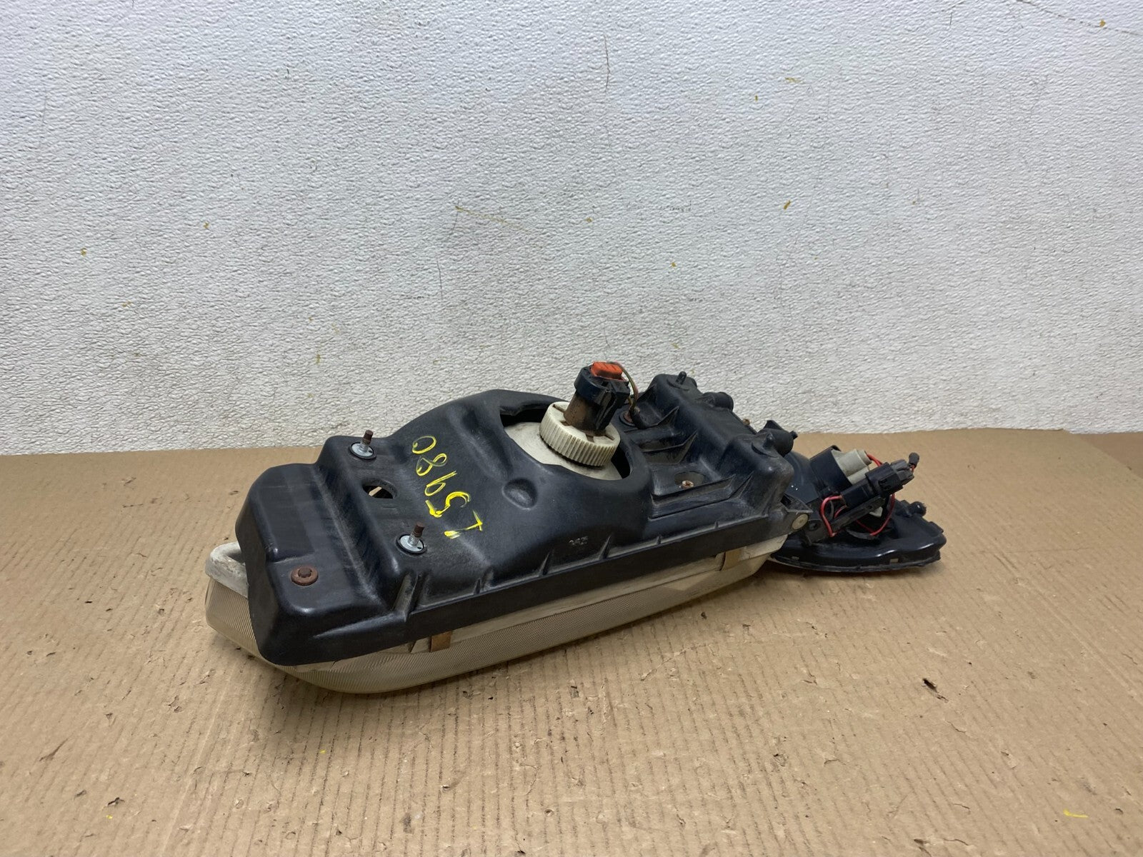 1997 to 1999 Nissan Maxima Left Driver Side Headlight Halogen OEM L5980 DW7
