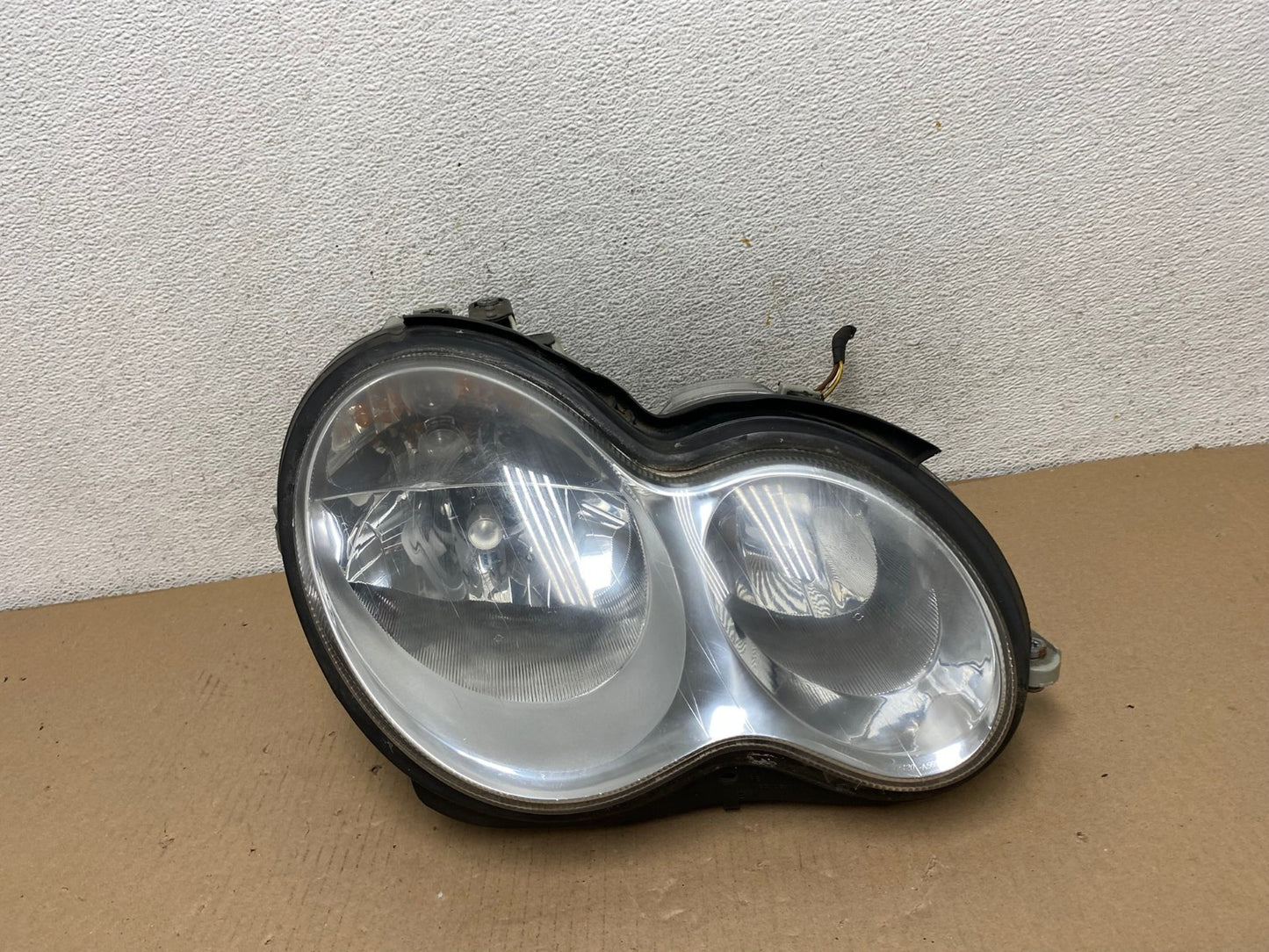 2005 to 2007 Mercedes-Benz C-Class Right Passenger Side Headlight AF3044 LK0