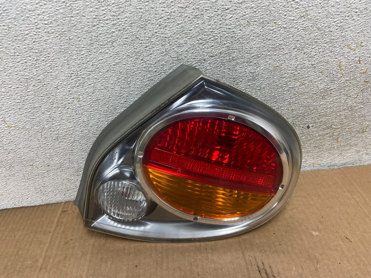2002 2003 Nissan Maxima Right Passenger RH Side Tail Light AI8459 LK0