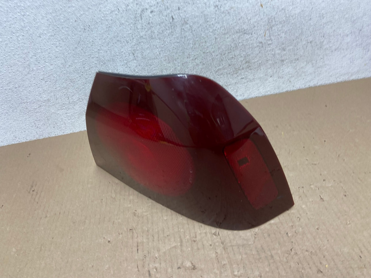 2000 to 2005 Chevrolet Impala Right Passenger Rh Side Tail Light AE9714 LK1