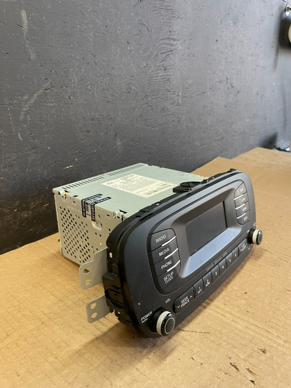 2017 to 2019 Kia Soul 96170-b2490ca AM/FM MP3 Playback Satellite Radio AE7700 DW1