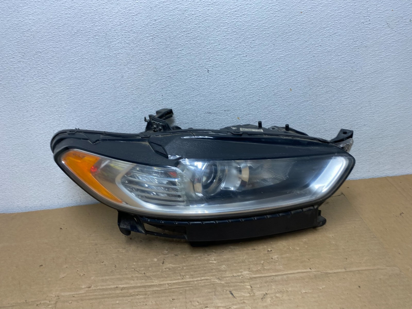 2013 to 2016 Ford Fusion Right Passenger Rh Side Headlight AD4054 DW0