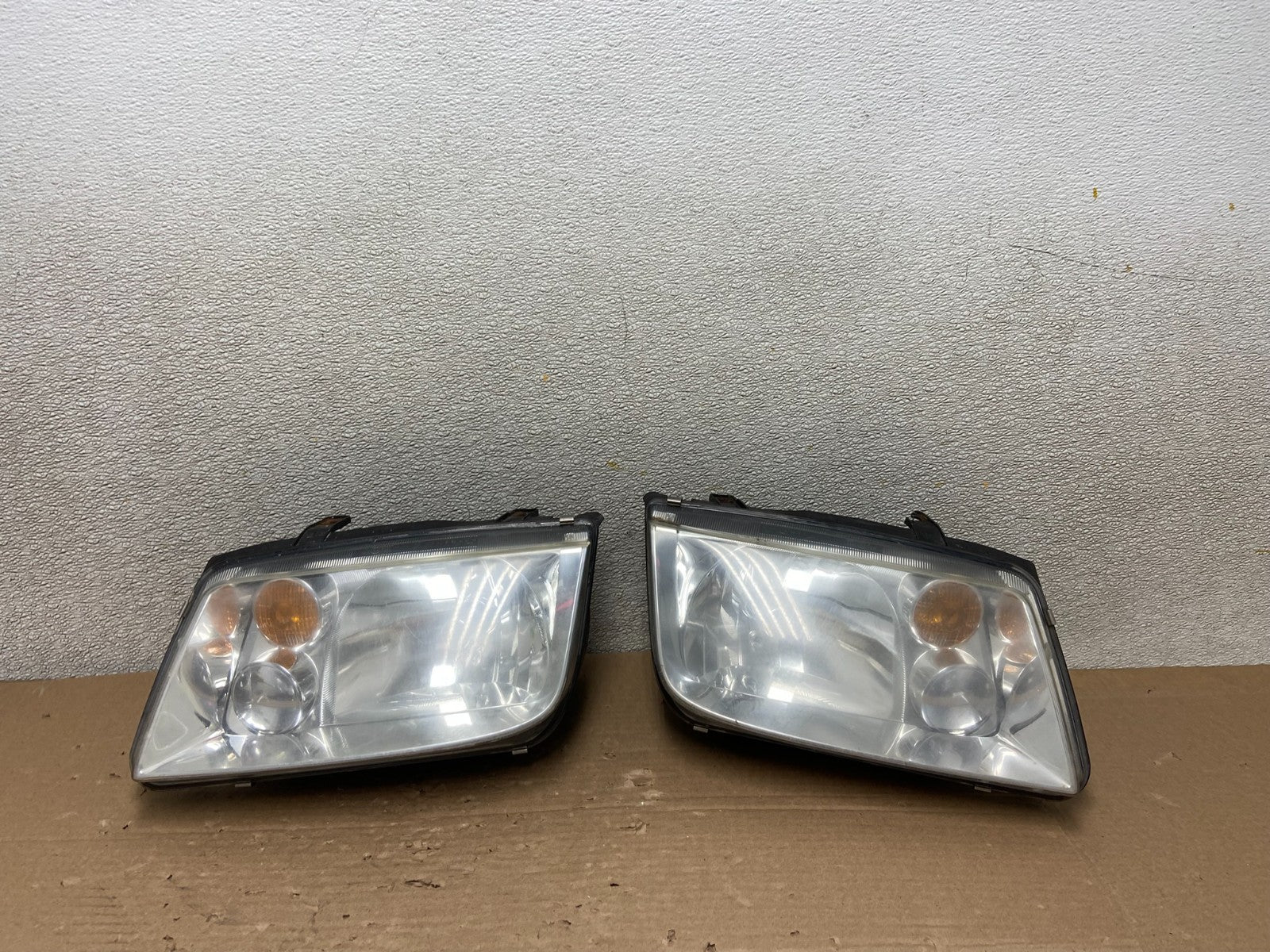 2002 to 2004 Volkswagen Jetta Left+Right Halogen Headlights AB1413 DW0
