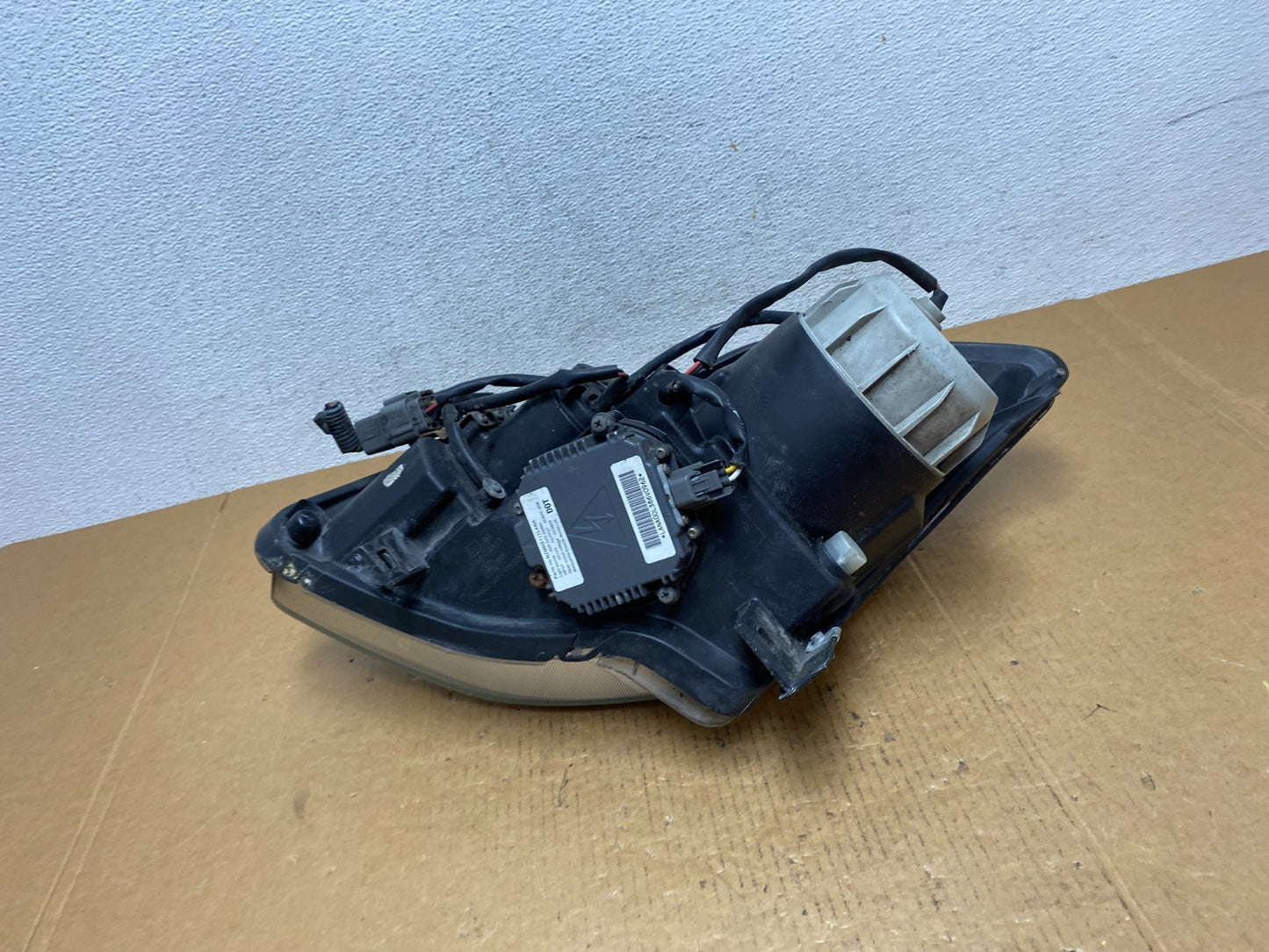 2004 2005 2006 Nissan Maxima Right Passenger Side Headlight Xenon HID AD9334 DW6
