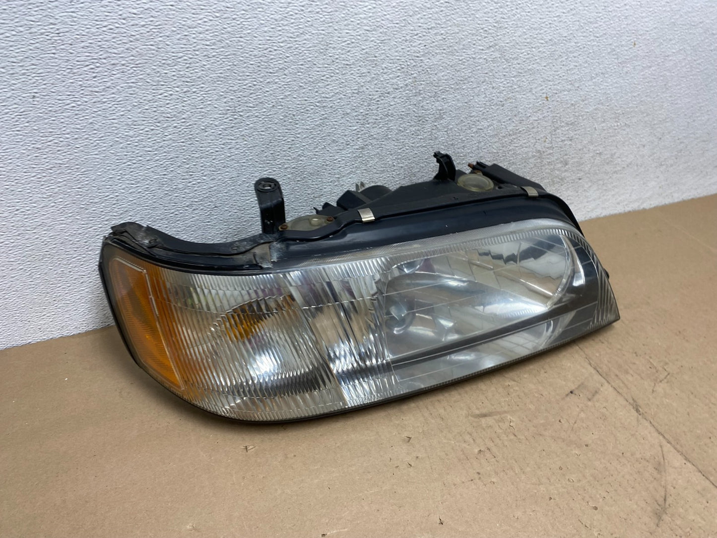 1999-2001 Infiniti Q45 Front Right Passenger Side Headlight AG4648 DG2