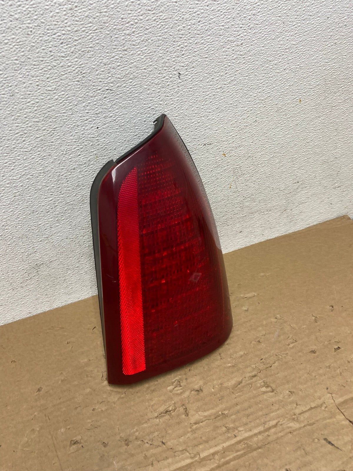 2000 to 2005 Cadillac Deville Right Passenger Rh Side Tail Light AD4121 LK2