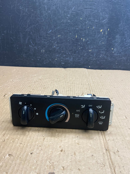 1997 to 2004 Ford F150 F250 Super Duty Heater A/C Climate Control AE4033 DG0