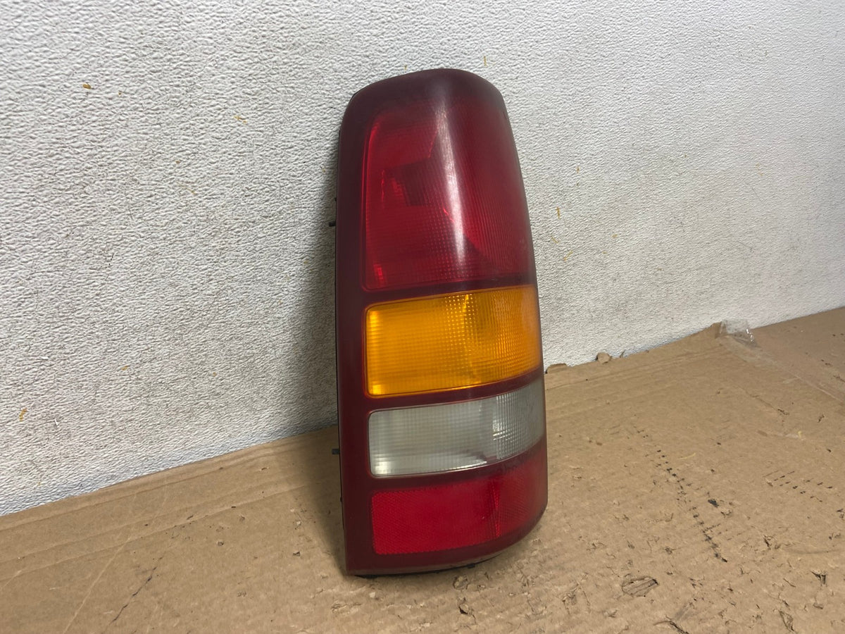 1999-2002 Chevrolet Silverado 1500 Left Driver Lh Side Tail light AH9189 LK1